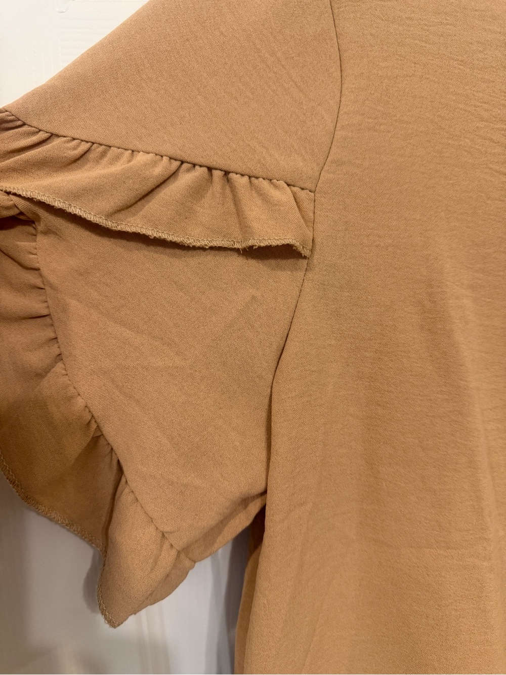 Women's Flowy Ruffle Sleeve Top in Camel NWOT - Picture 5 of 7